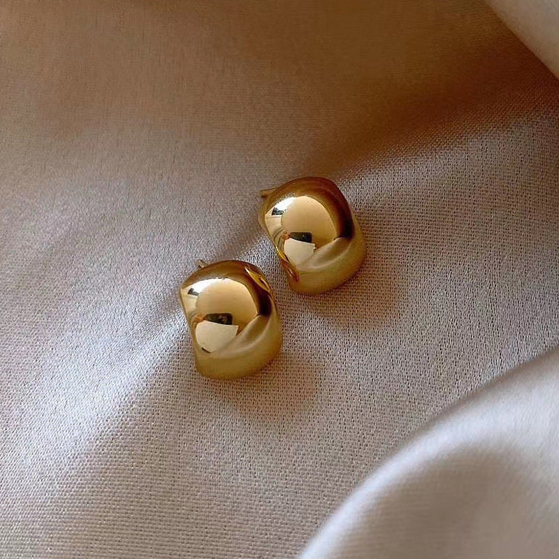 Basic ear studs