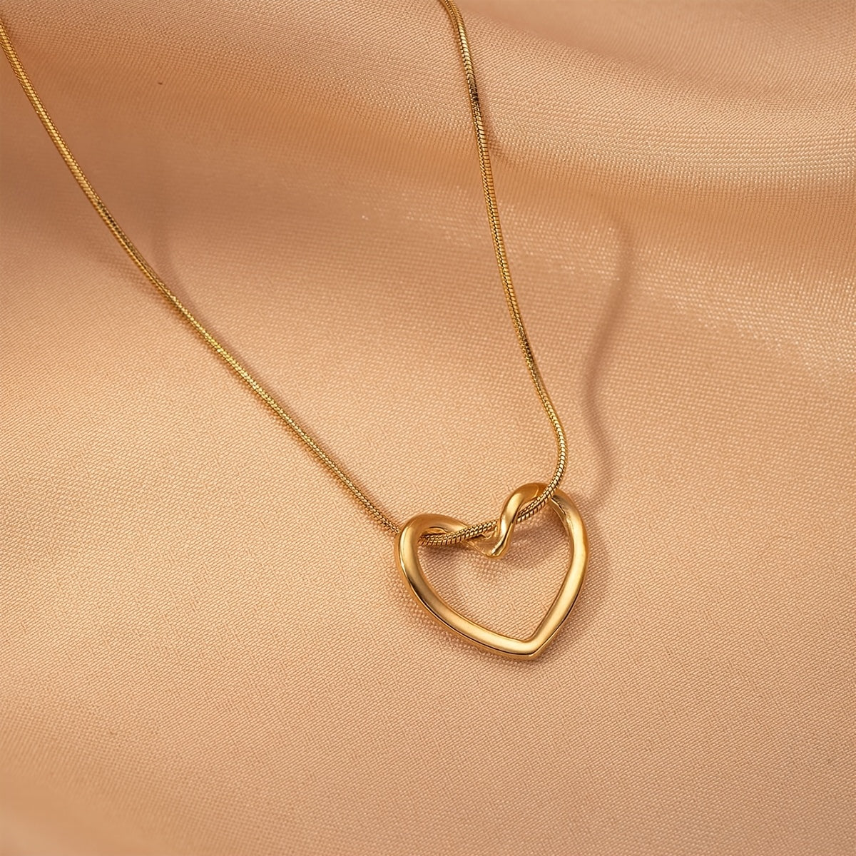 Women's Openwork Heart Necklace – Minimalist Layered Gold Chain