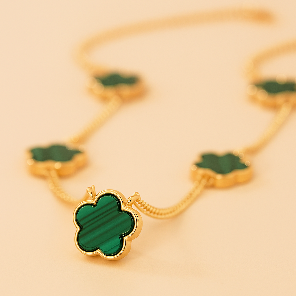 Elegant Flower Pendant Necklace – Delicate Floral Design for Women