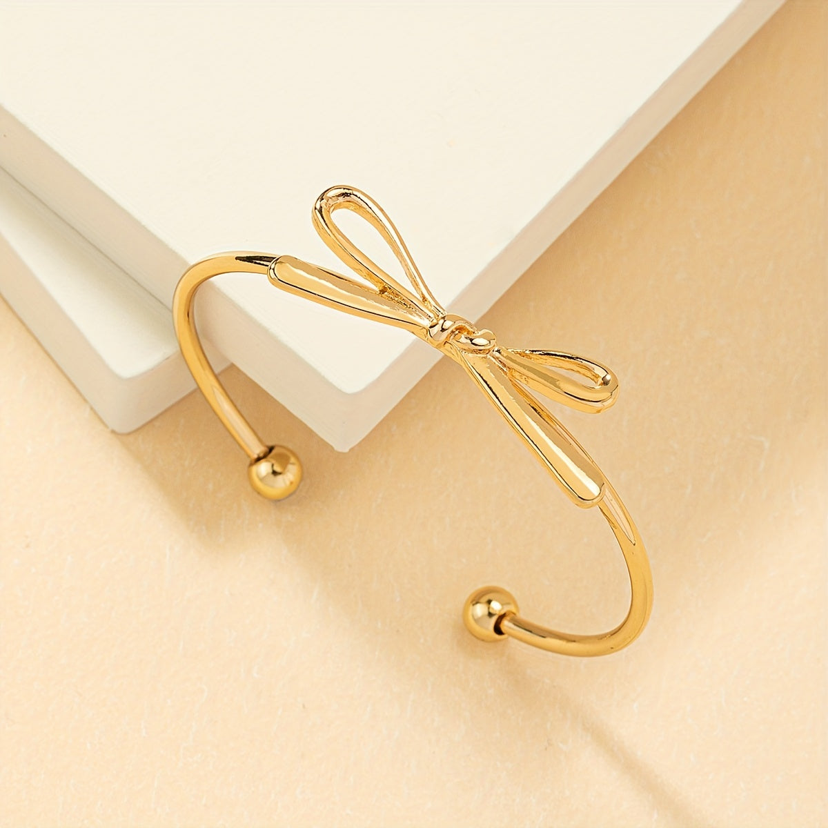 Vintage-Inspired Open Bangle – Delicate Bow Accent