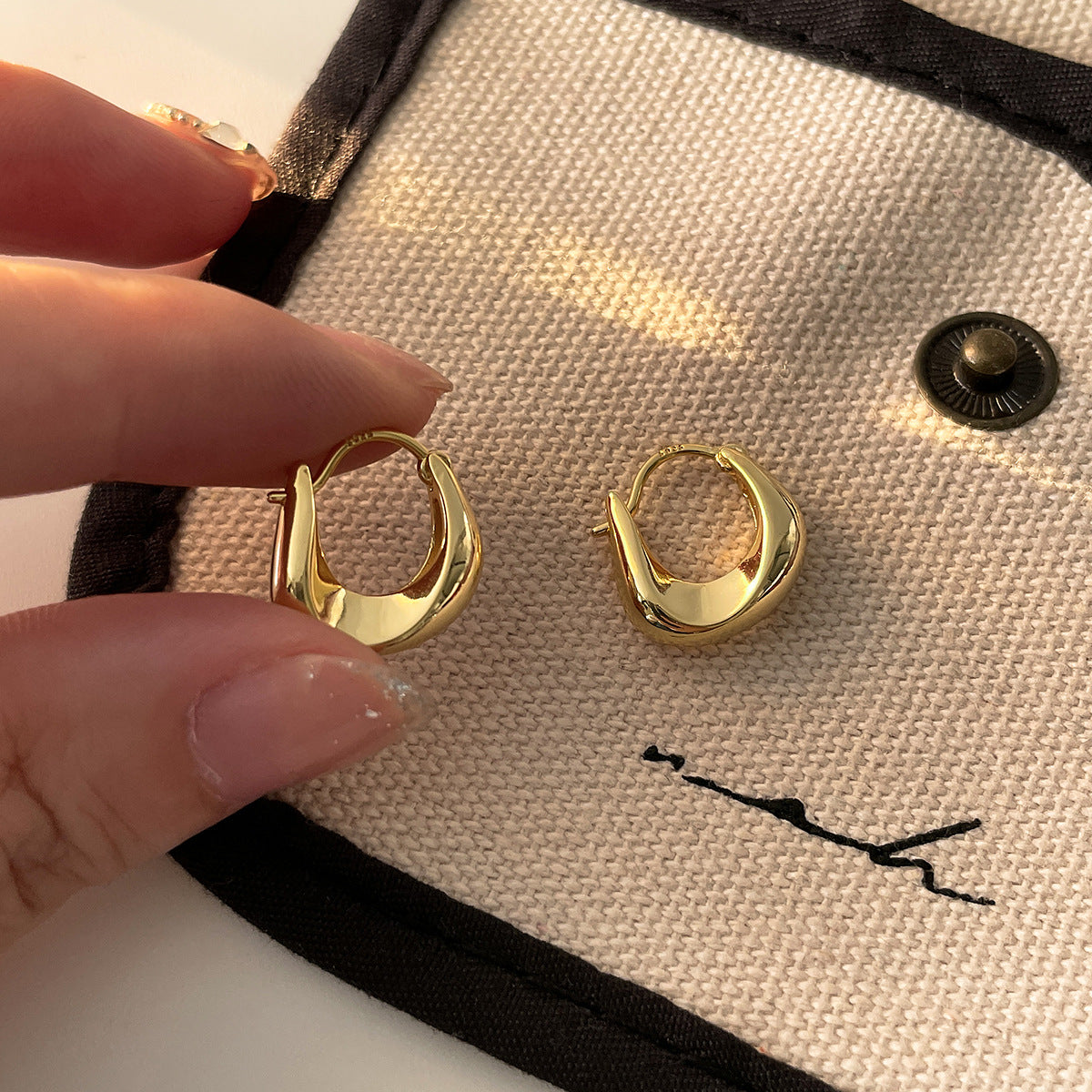 Simple drop hoop earring