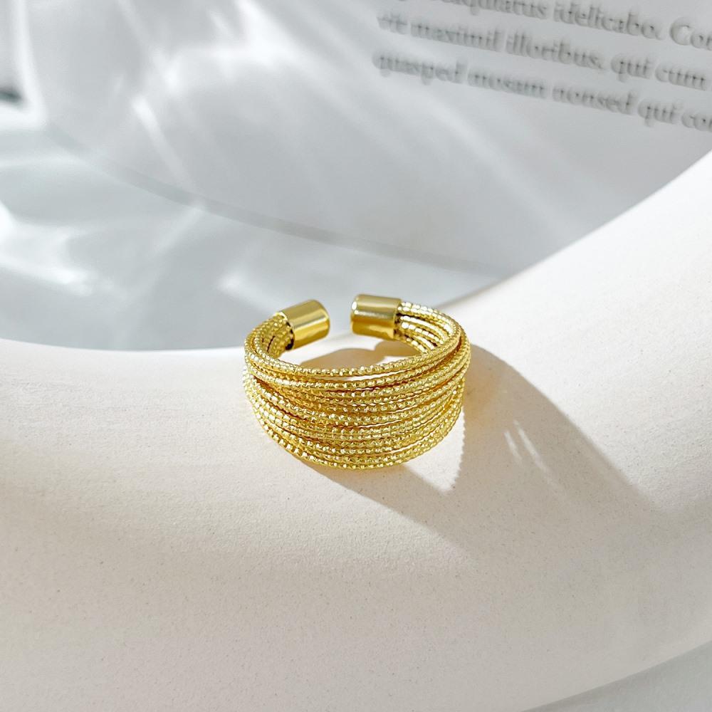Adjustable multi-layer wire ring