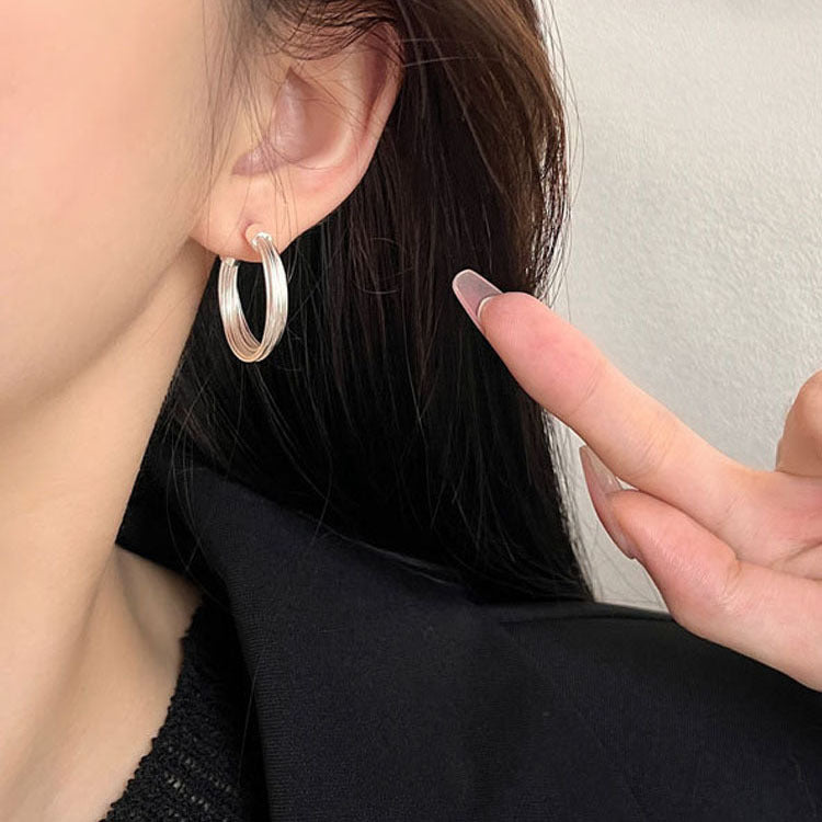 Multi-layered line hoop earrings