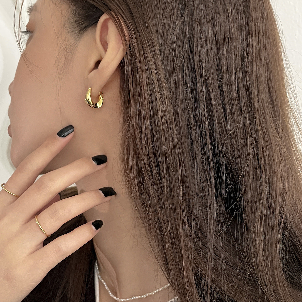Simple drop hoop earring