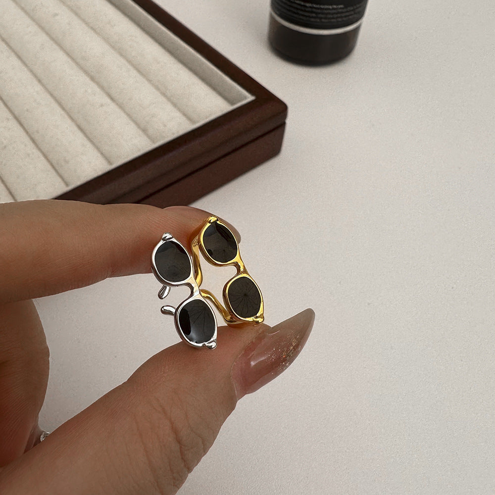 Black enamel glazed glasses ring