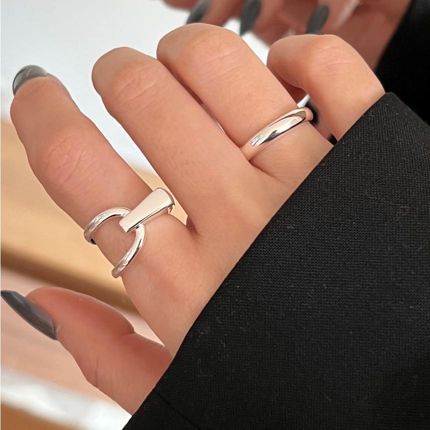 Asymmetrical adjustable ring in sterling silver