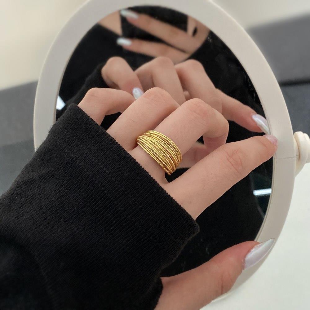 Adjustable multi-layer wire ring