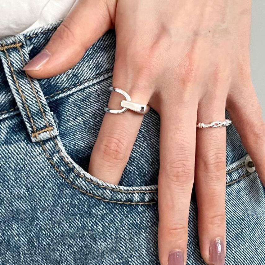 Asymmetrical adjustable ring in sterling silver