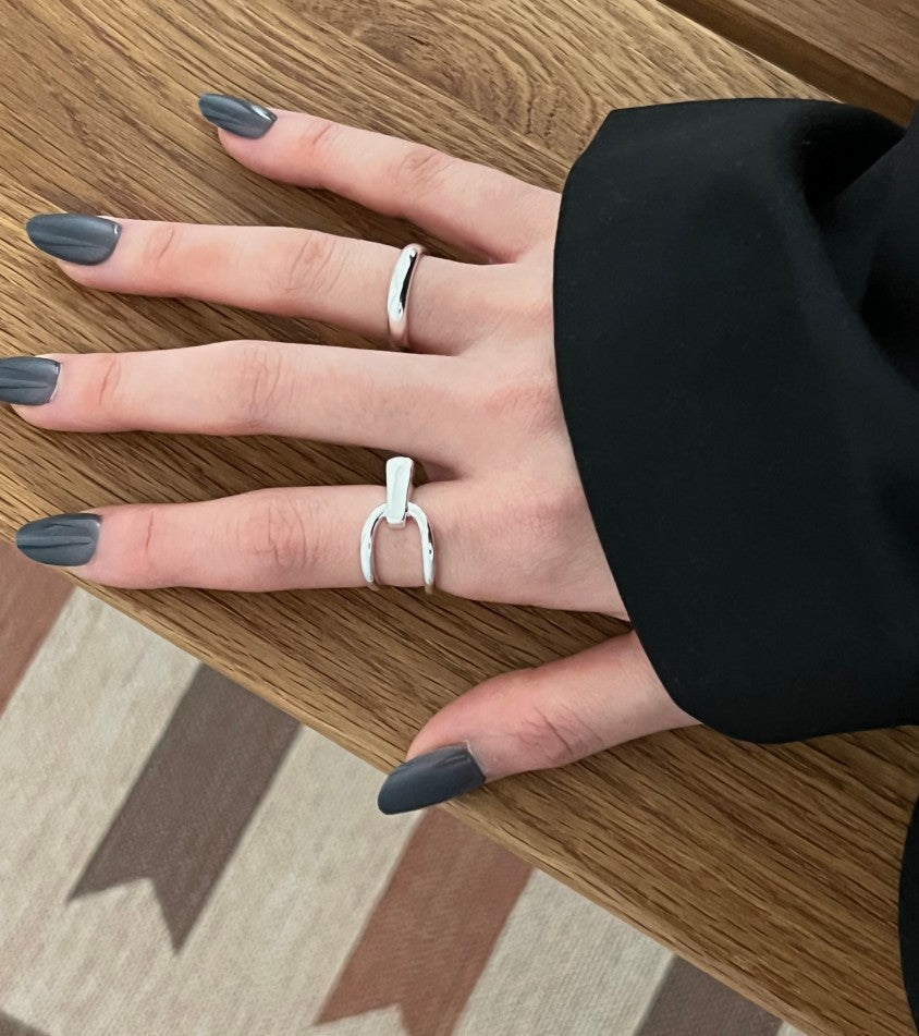 Asymmetrical adjustable ring in sterling silver