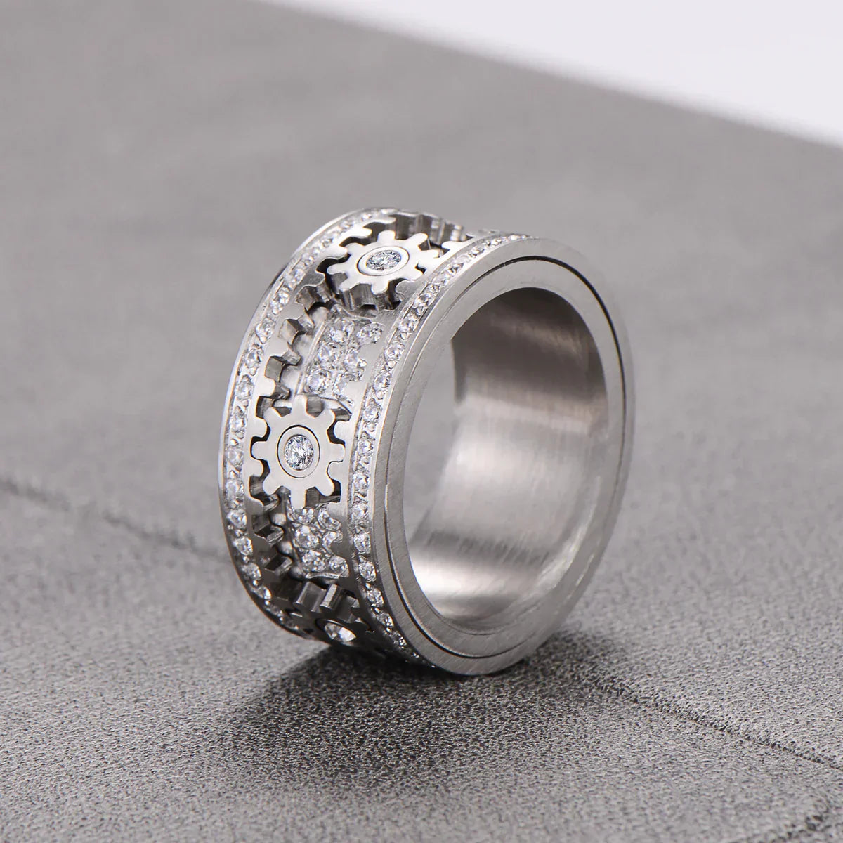 Pair relaxation ring - Fully set with diamonds, rotating gear design