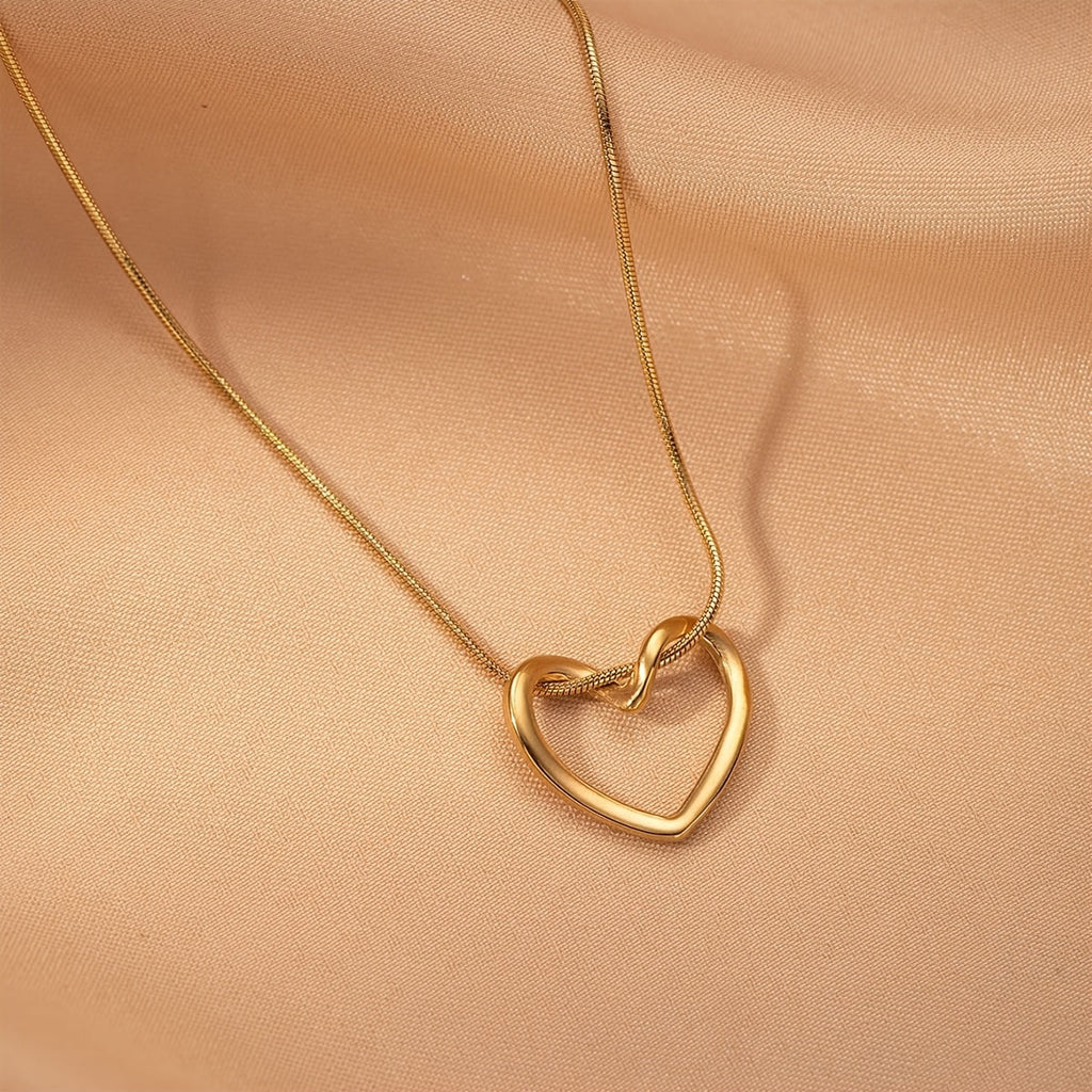 Women's Openwork Heart Necklace – Minimalist Layered Gold Chain