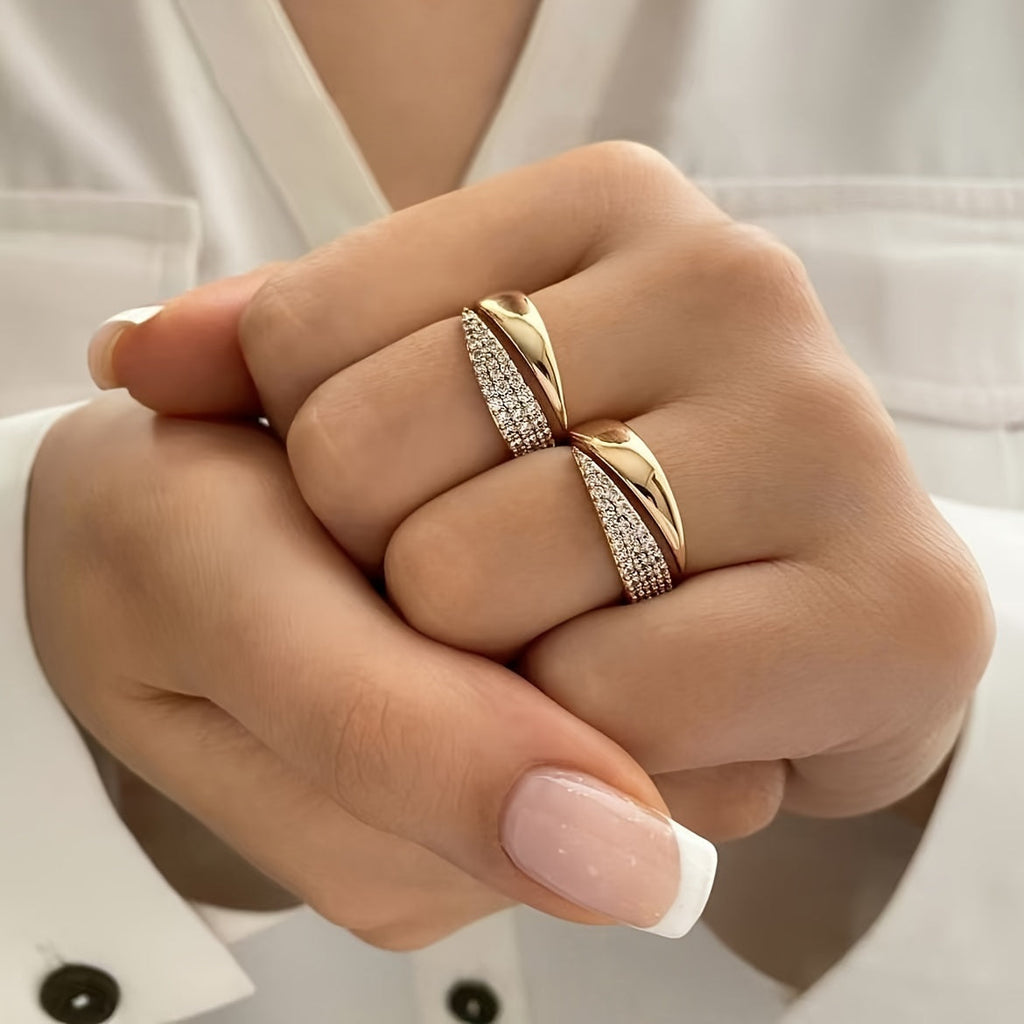 Ladies' ring with pointed wing motif - synthetic zirconia