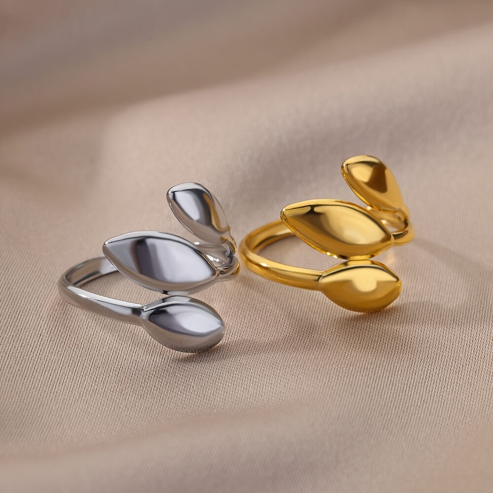 Whispering Willow – Elegant Leaf Design Statement Ring