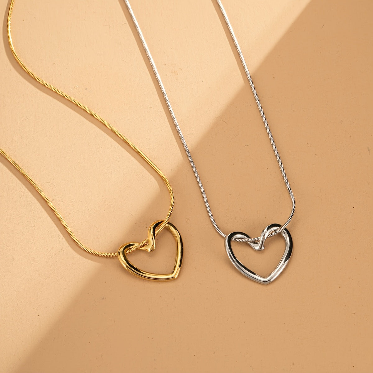 Women's Openwork Heart Necklace – Minimalist Layered Gold Chain
