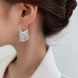 Earrings with bow-shaped tassel