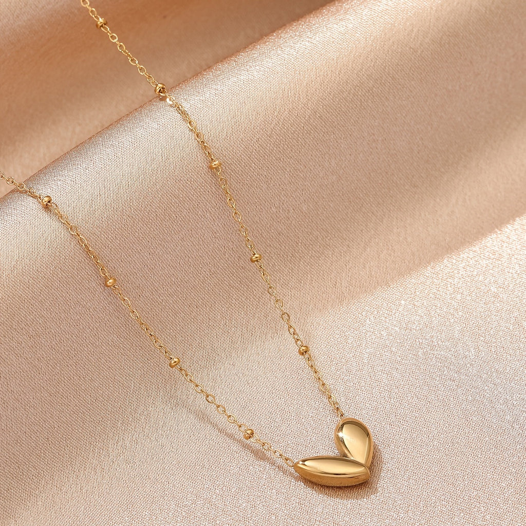 Charming Gold Heart Necklace – Simple Yet Sophisticated