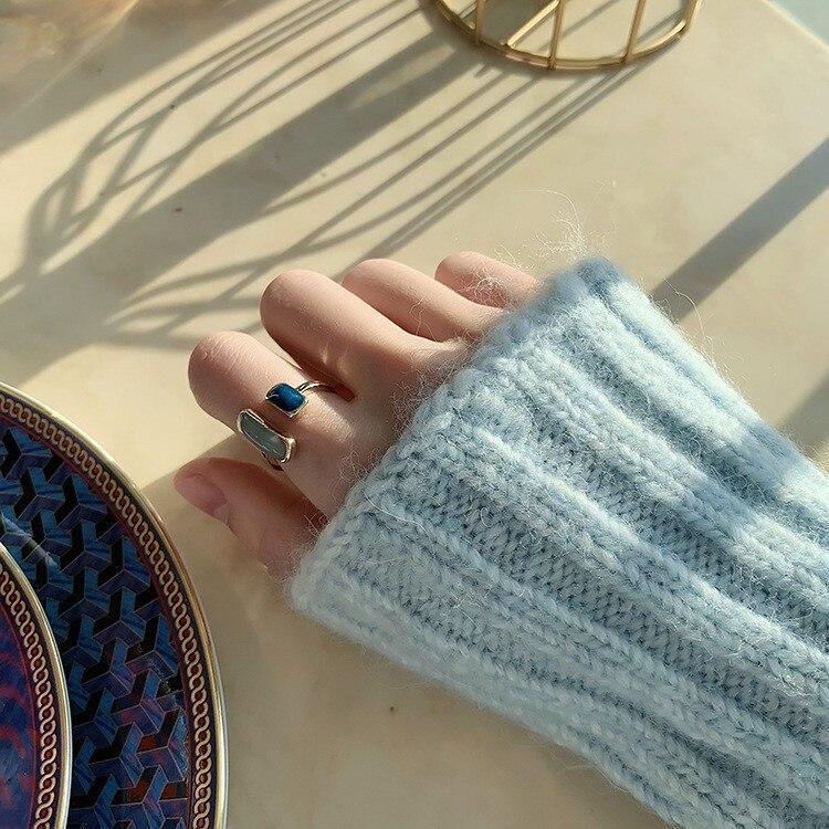 Elegant open ring with sapphire