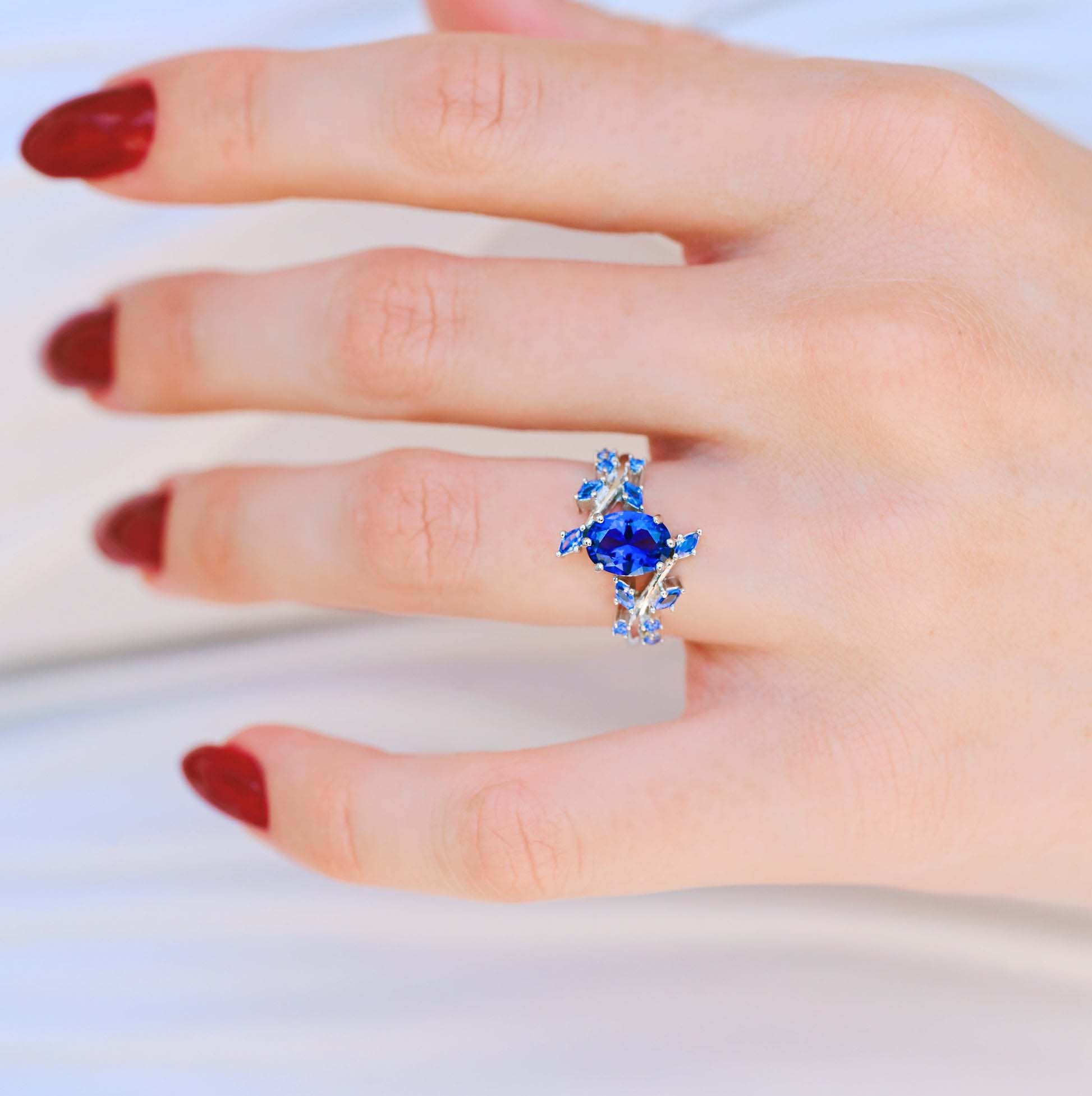 Cornflower sapphire ring - Nature-inspired leaf design