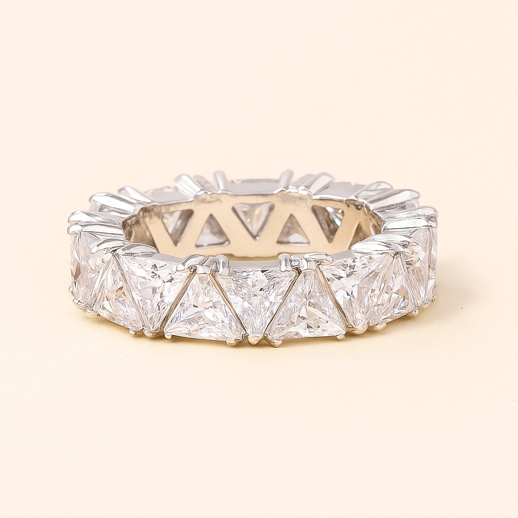 Luxury Triangle-Cut Zirconia Engagement Ring – A Modern Classic