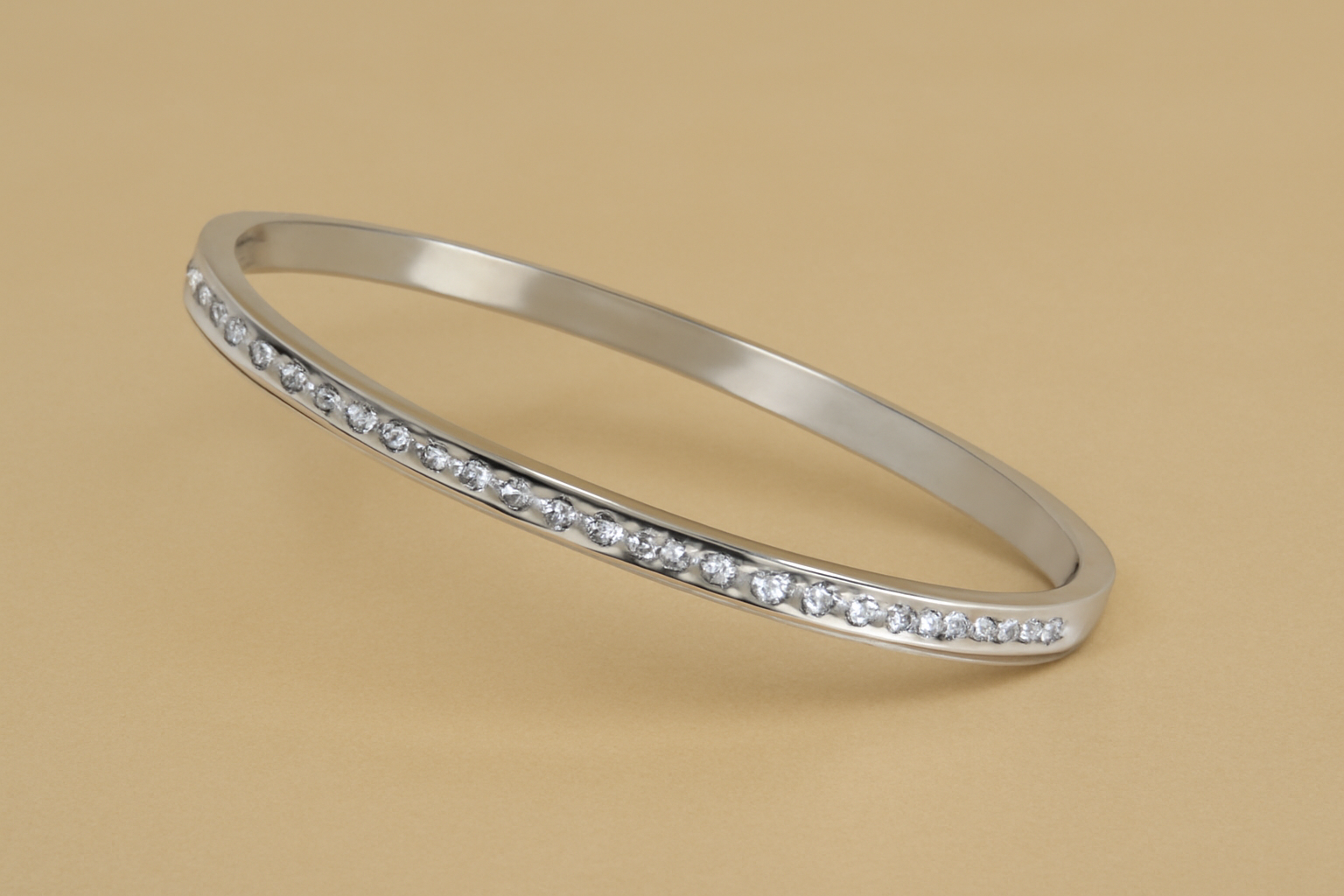 Stylish plastic wristband for casual outfits - Unisex
