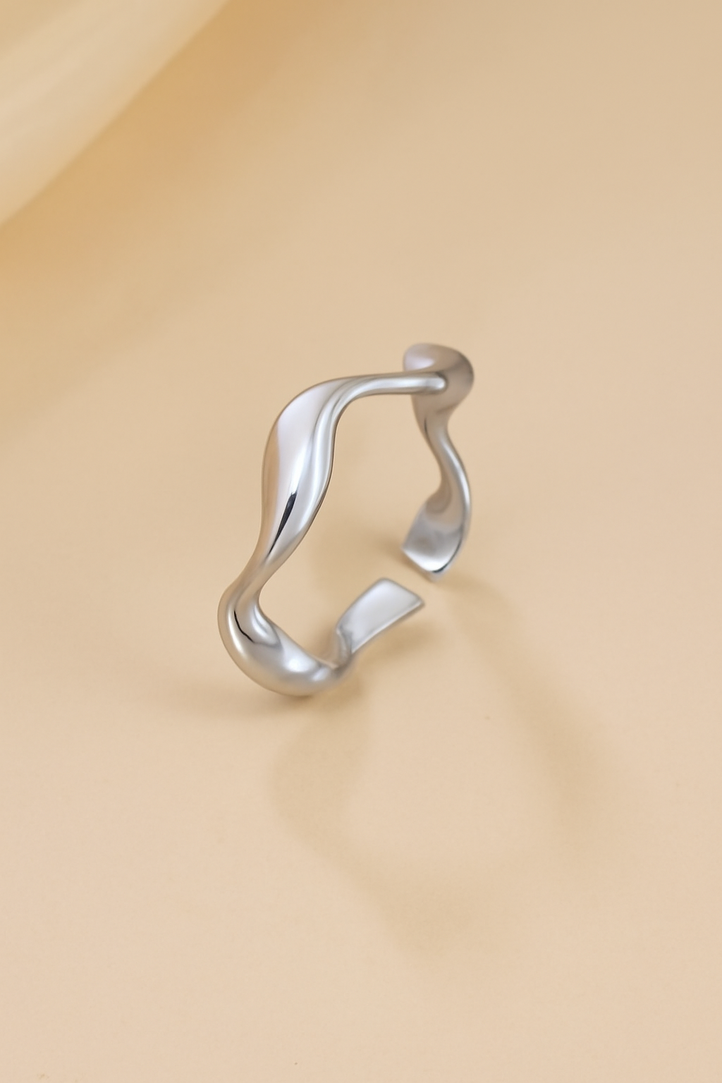 Delicate 18K gold-plated Wave open ring - adjustable fit