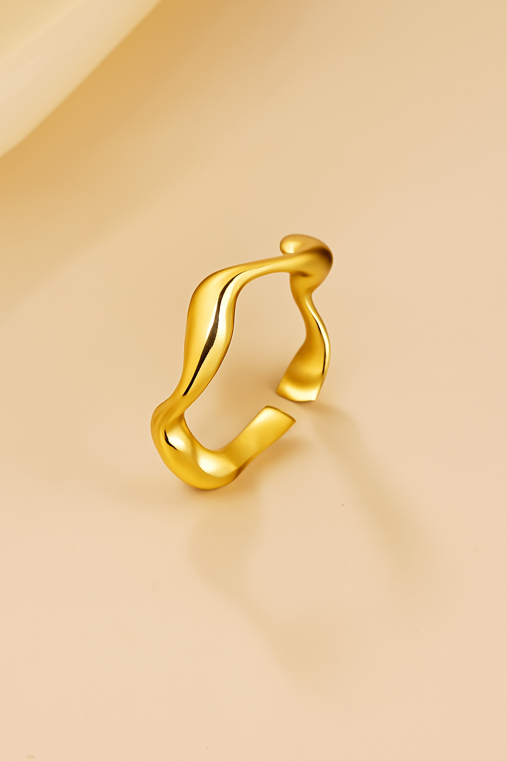 Delicate 18K gold-plated Wave open ring - adjustable fit