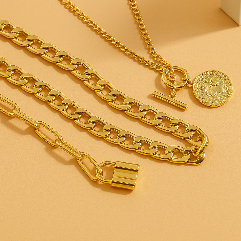 Arden | 3-piece necklaces with embossed pendant