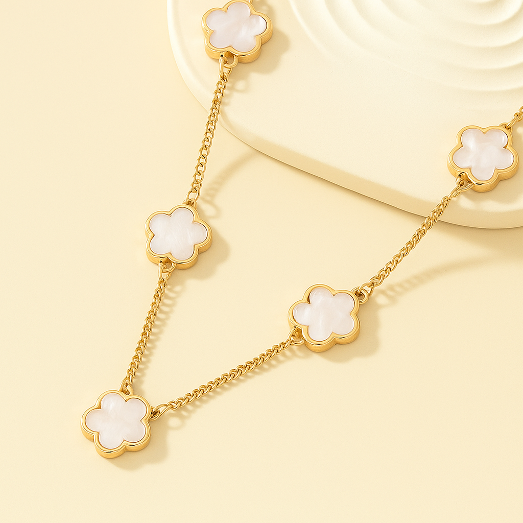 Elegant Flower Pendant Necklace – Delicate Floral Design for Women