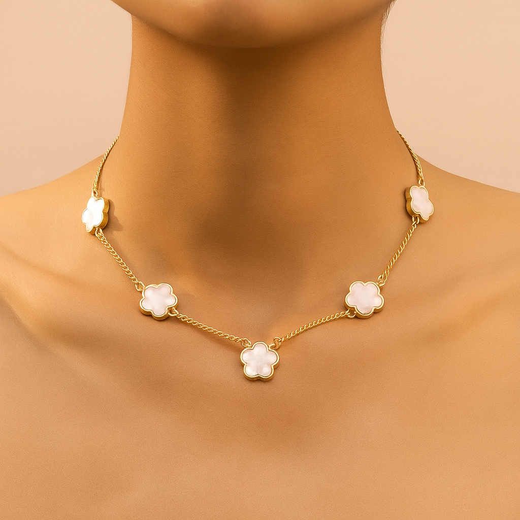 Elegant Flower Pendant Necklace – Delicate Floral Design for Women