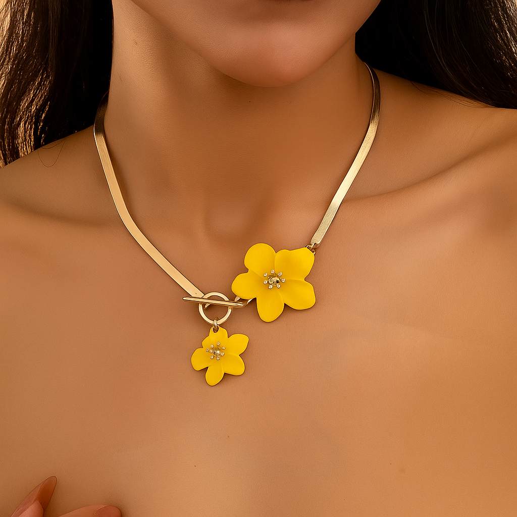 Gold-Tone Necklace with Double White Floral Pendants – Delicate & Feminine