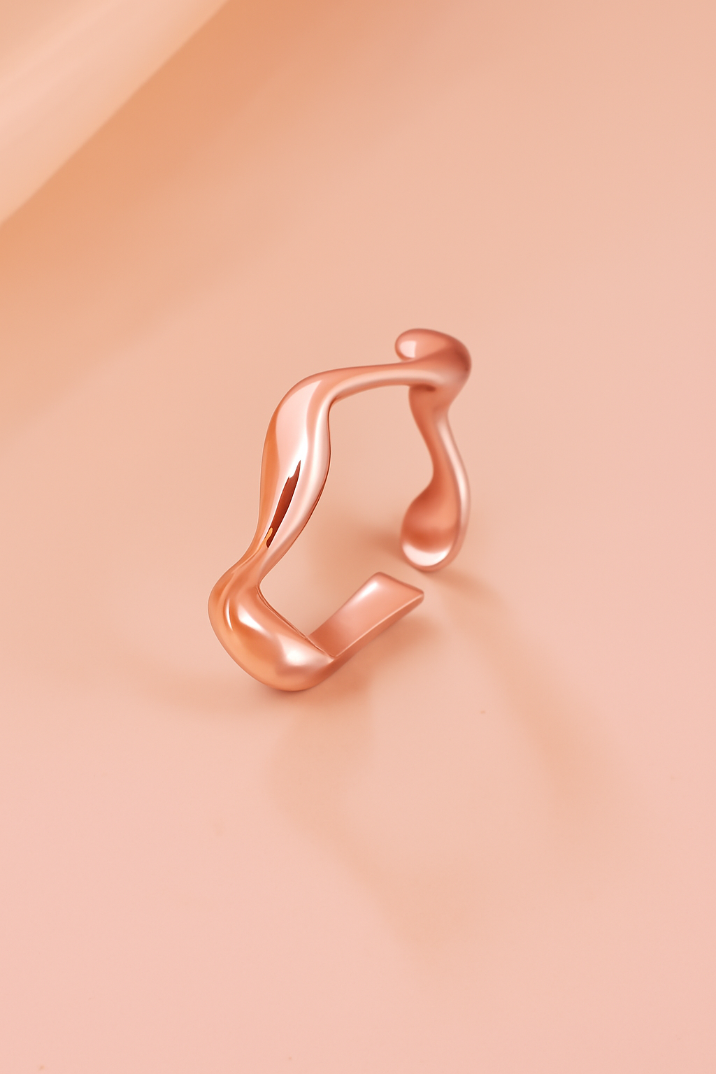 Delicate 18K gold-plated Wave open ring - adjustable fit