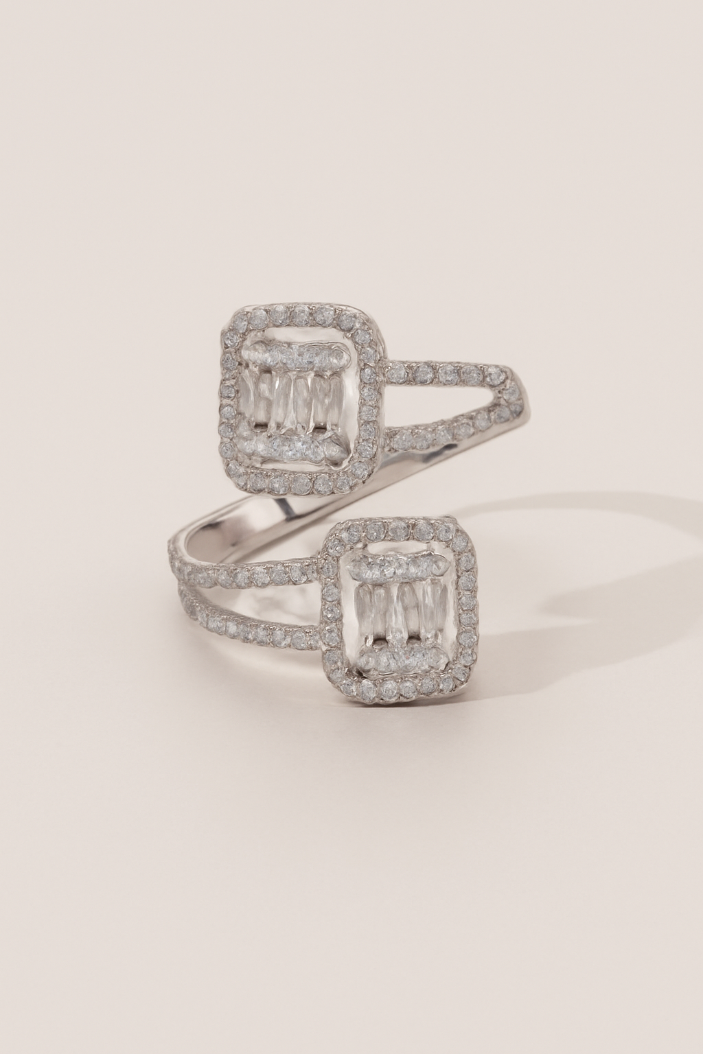 Ring of golden copper with zirconia