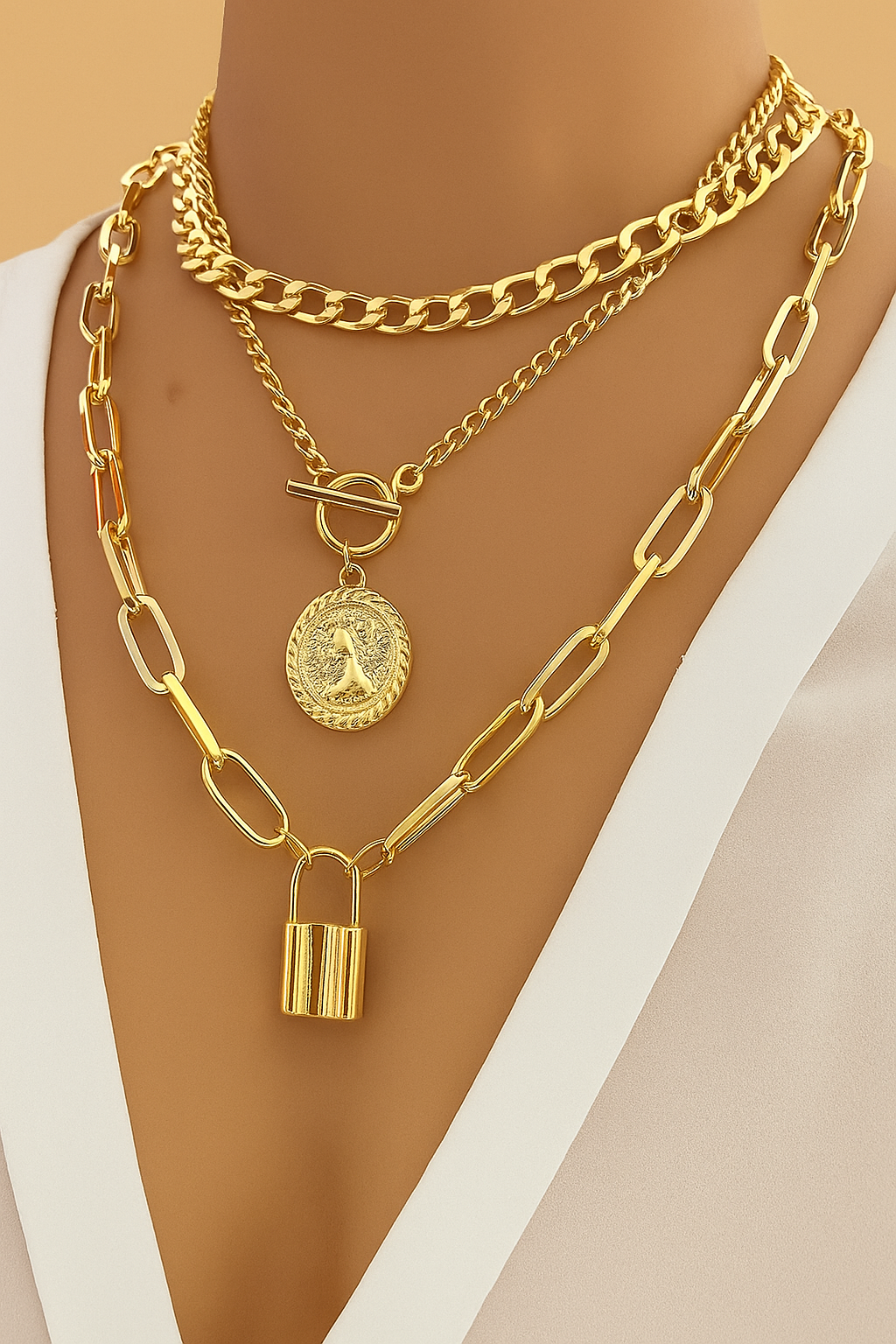 Arden | 3-piece necklaces with embossed pendant