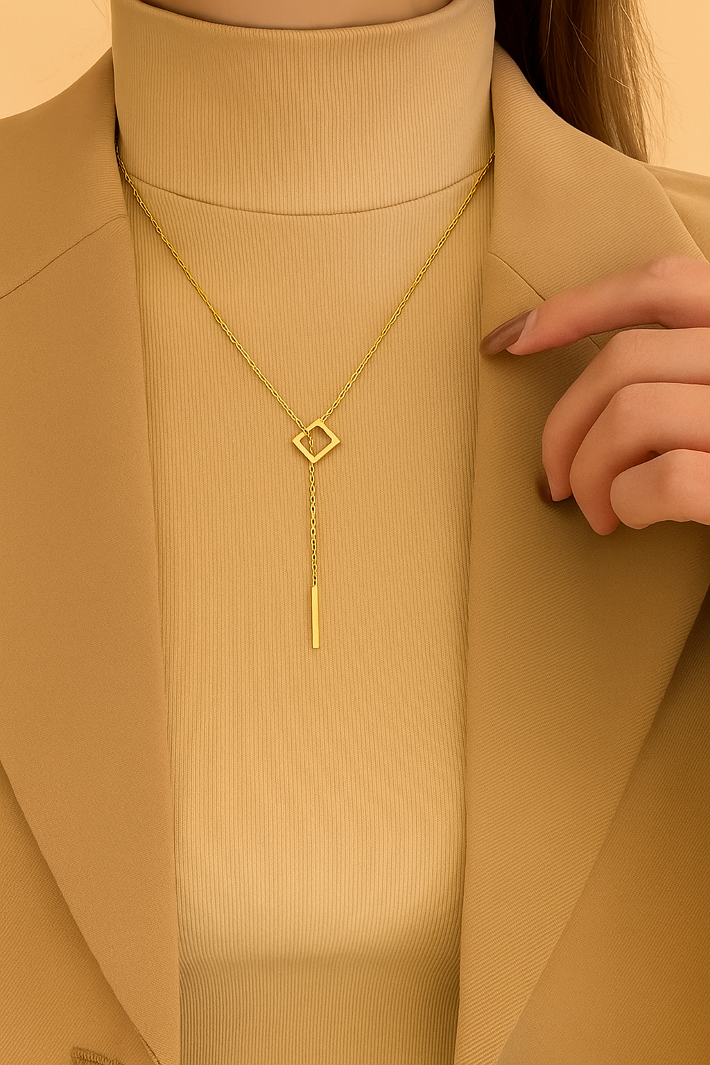 Square necklace with mesh motif - gold-colored