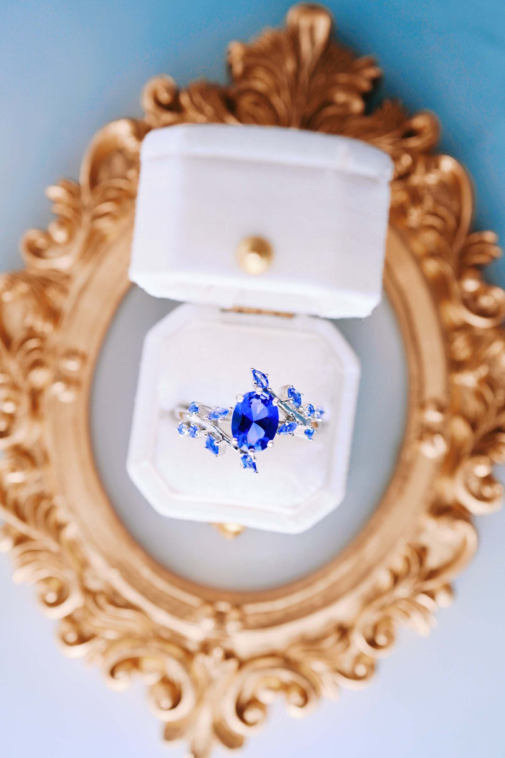 Cornflower sapphire ring - Nature-inspired leaf design