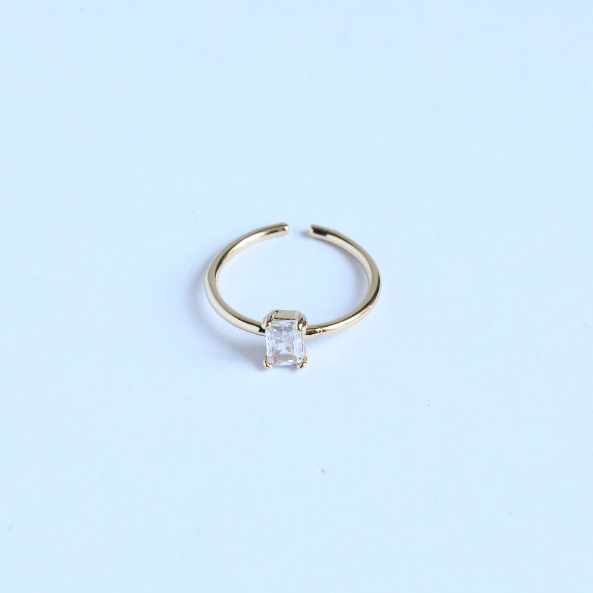 Elegant vintage birthstone ring