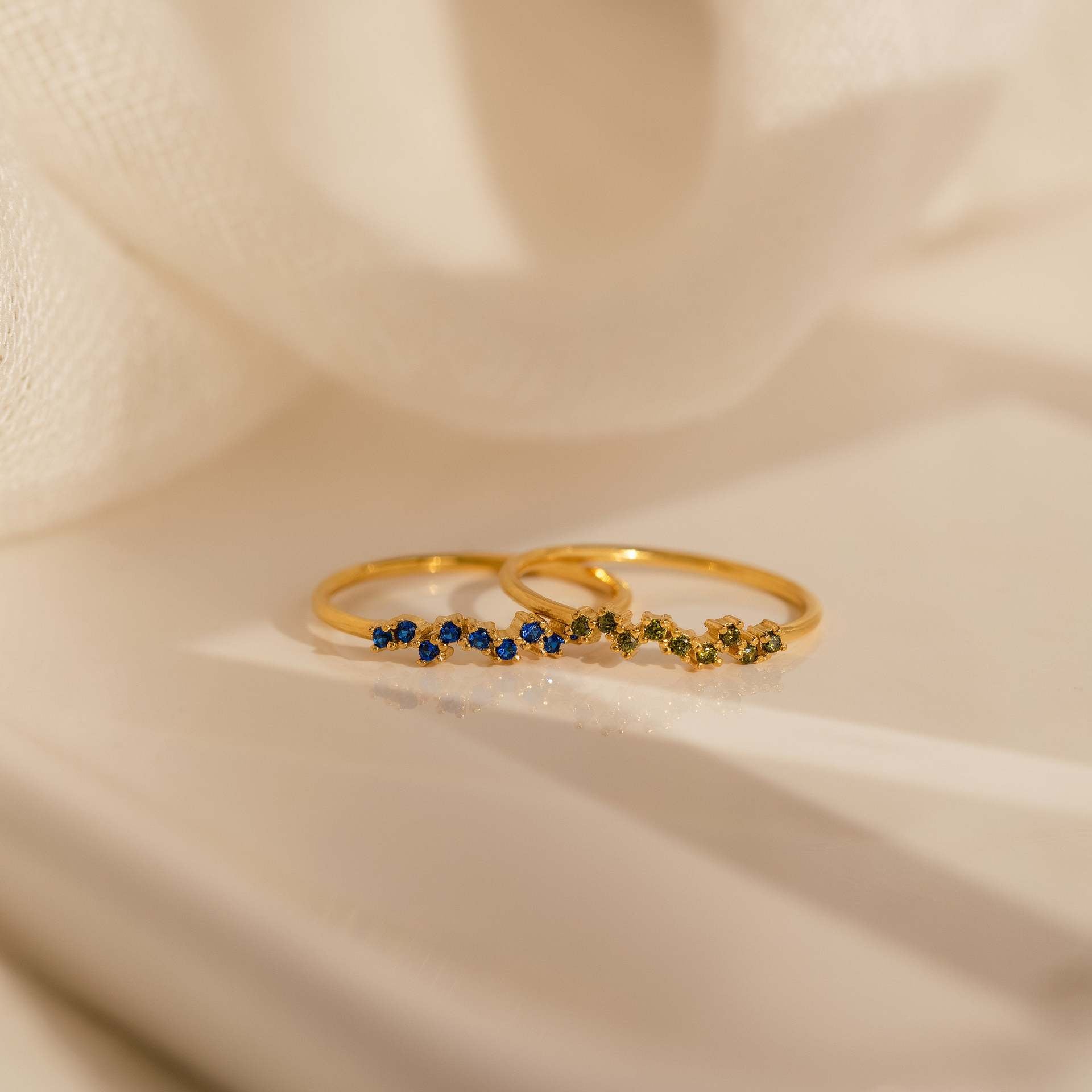 Chic & minimalist birthstone ring