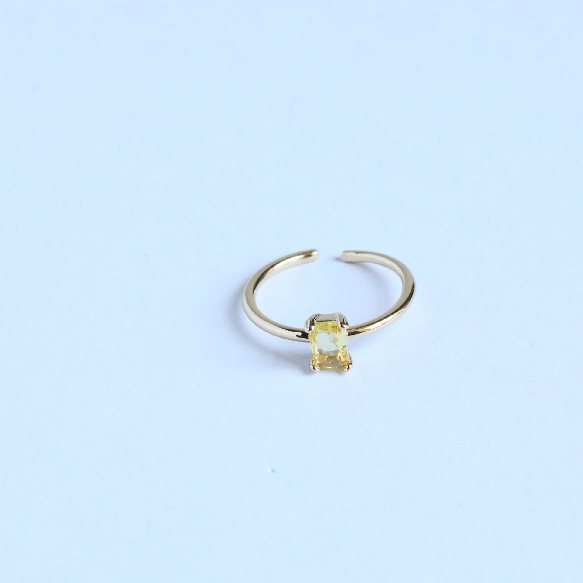 Elegant vintage birthstone ring