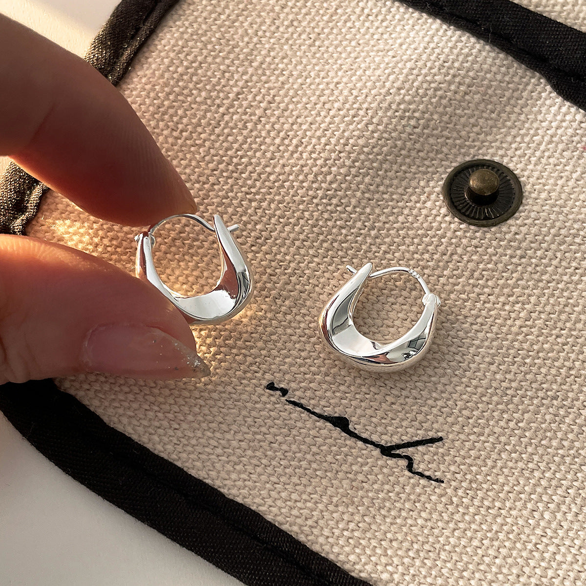 Simple drop hoop earring