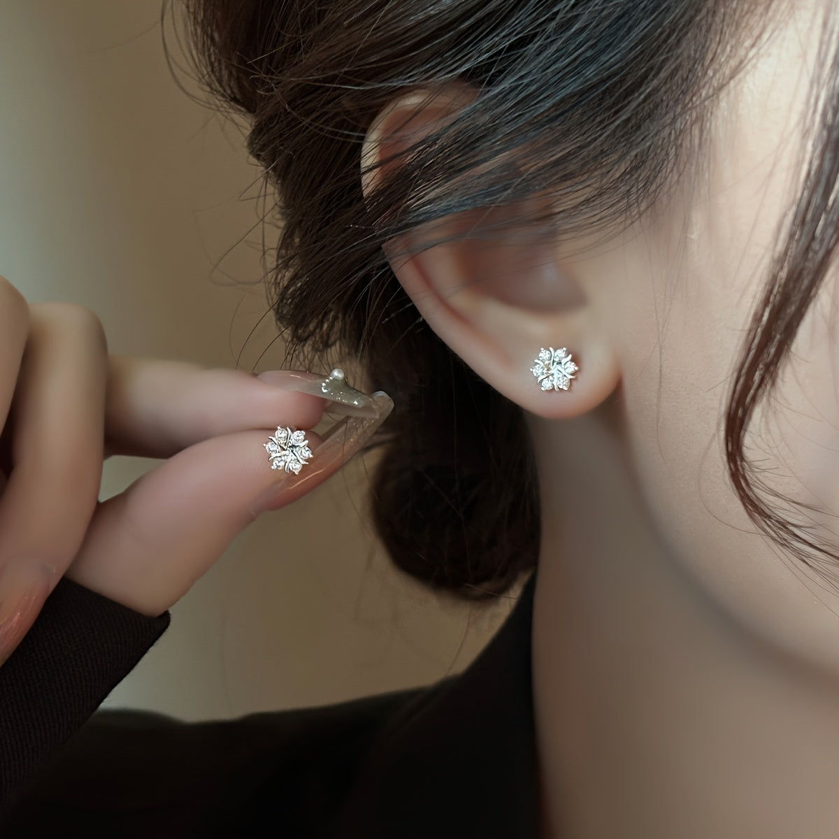 Delicate Snowflake Earrings – Silver-Plated with Frosted Elegance