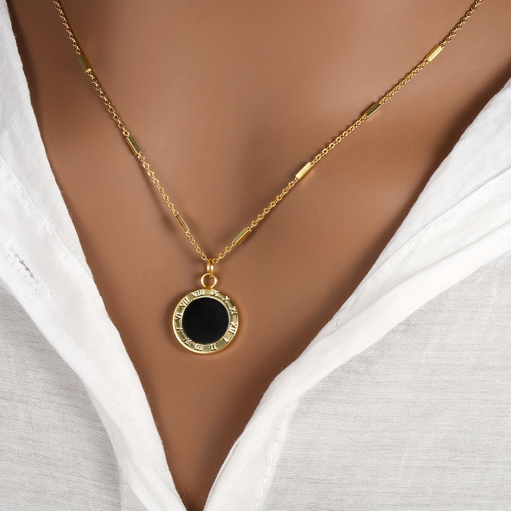 Elegant Roman Pendant Necklace - Classic Vintage Style