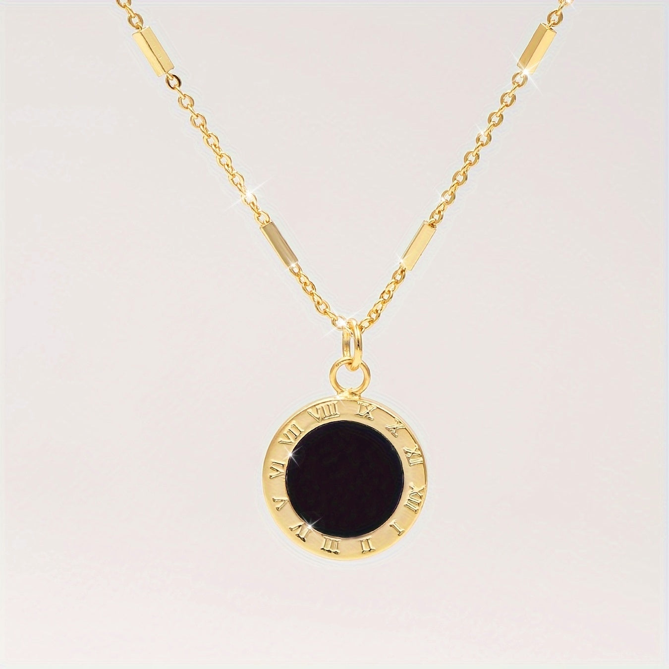 Elegant Roman Pendant Necklace - Classic Vintage Style