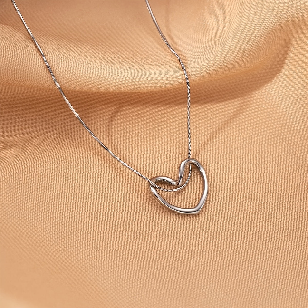 Women's Openwork Heart Necklace – Minimalist Layered Gold Chain