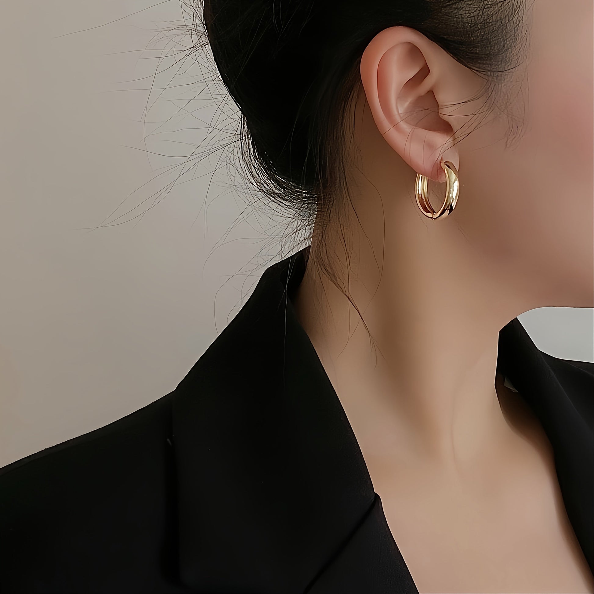 Classic 18K Gold Hoop Earrings – Simple & Timeless Design