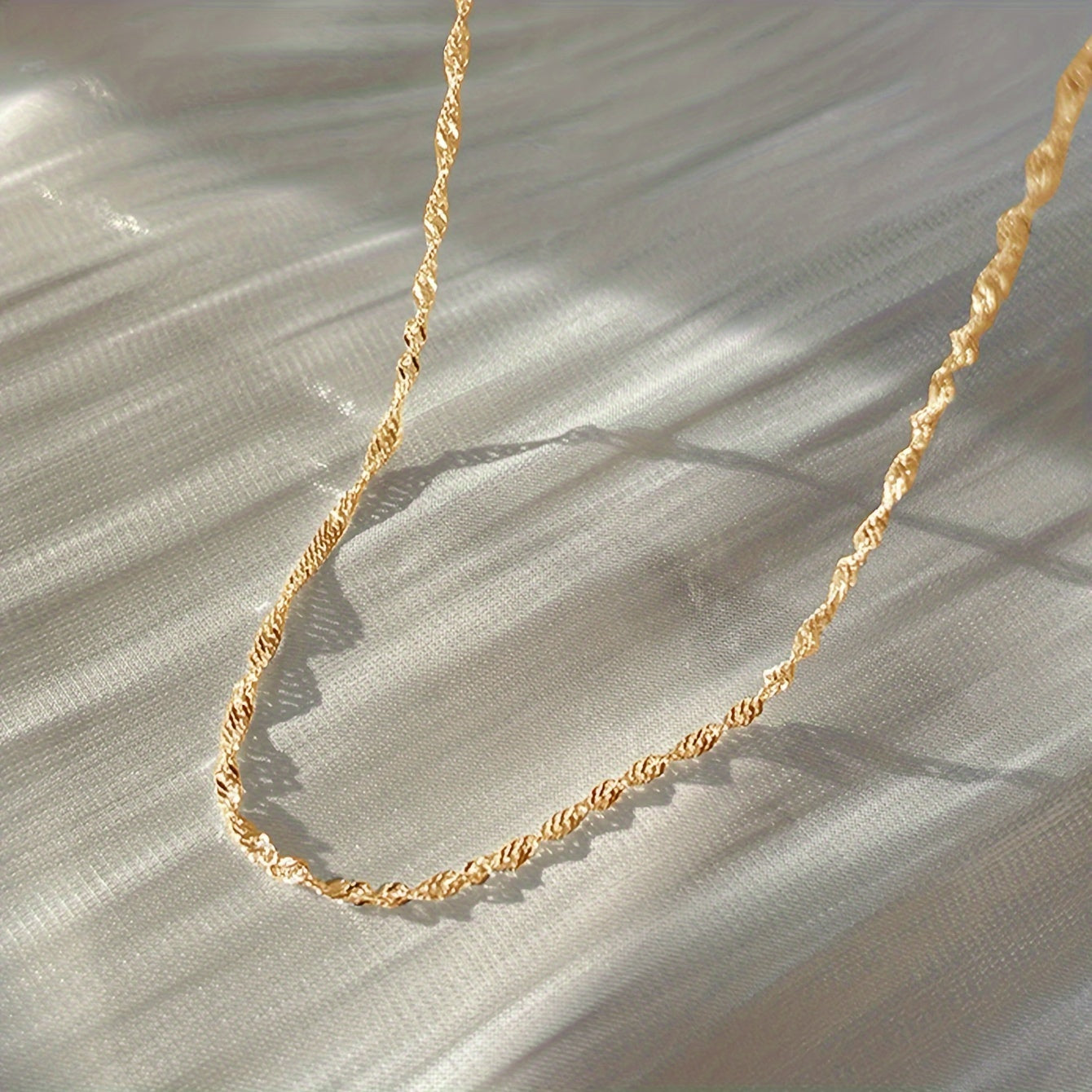 Ripple Gleam – Elegant Water Wave Necklace Inspired by Nature’s Flow