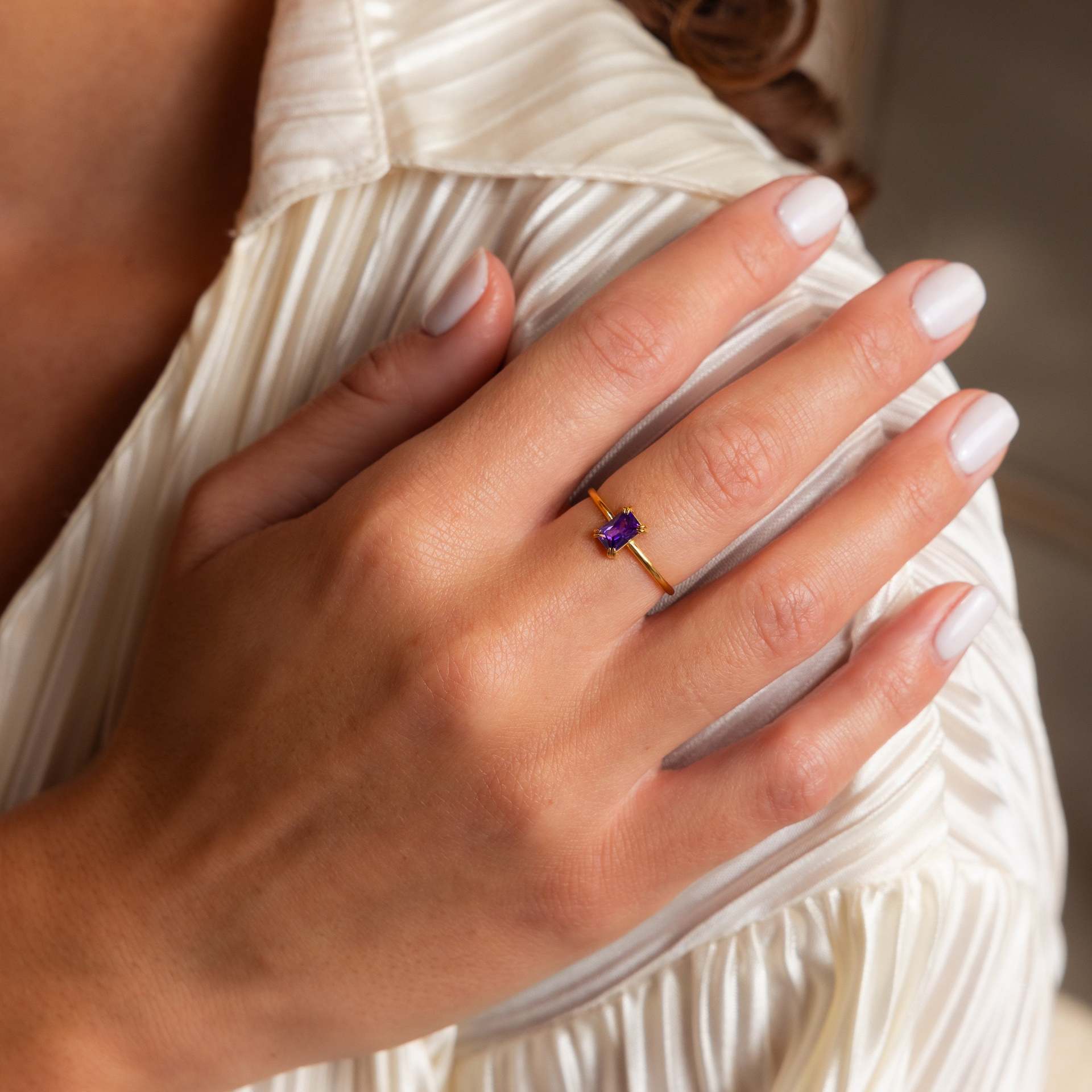 Elegant vintage birthstone ring