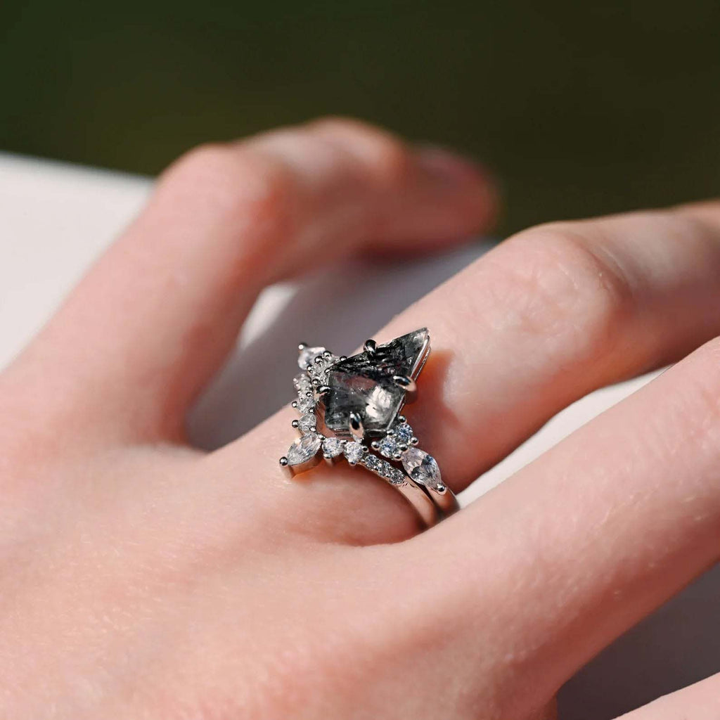 Raw diamond ring with salt-and-pepper effect - Galaxy-inspired engagement set in kite cut