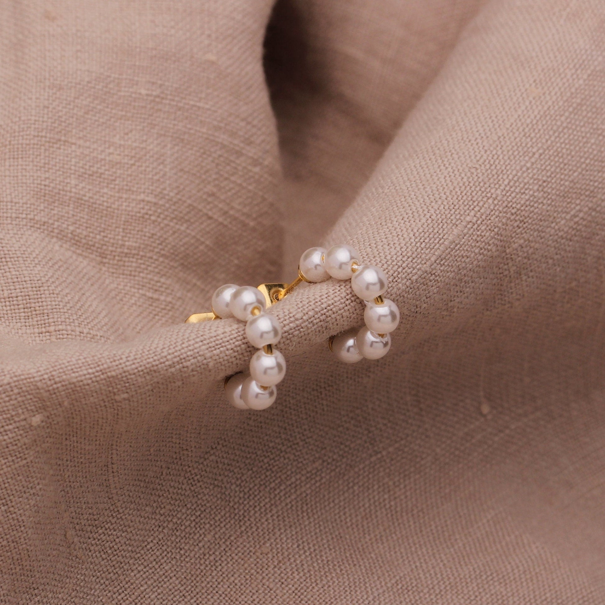 Mini pearl hanger