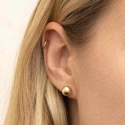 Timeless Round Studs in Polished 16K Gold