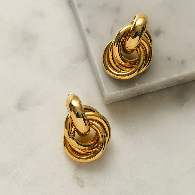 Interlocking Hoop Earrings in 14K Gold Harmony